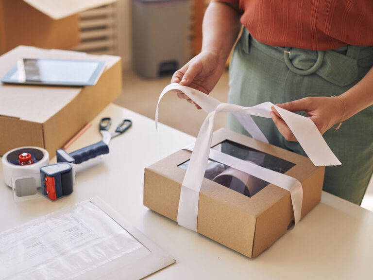 Professional-Wollongong-removalists-packing-fragile